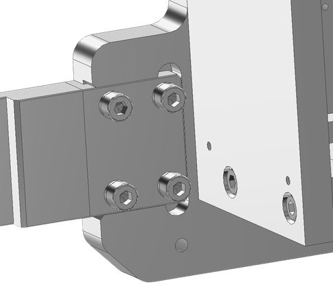Pozycjonowanie kształtowe elementów frezowanych: model CAD dwóch części, gdzie stopień jednej ustala położenie drugiej.