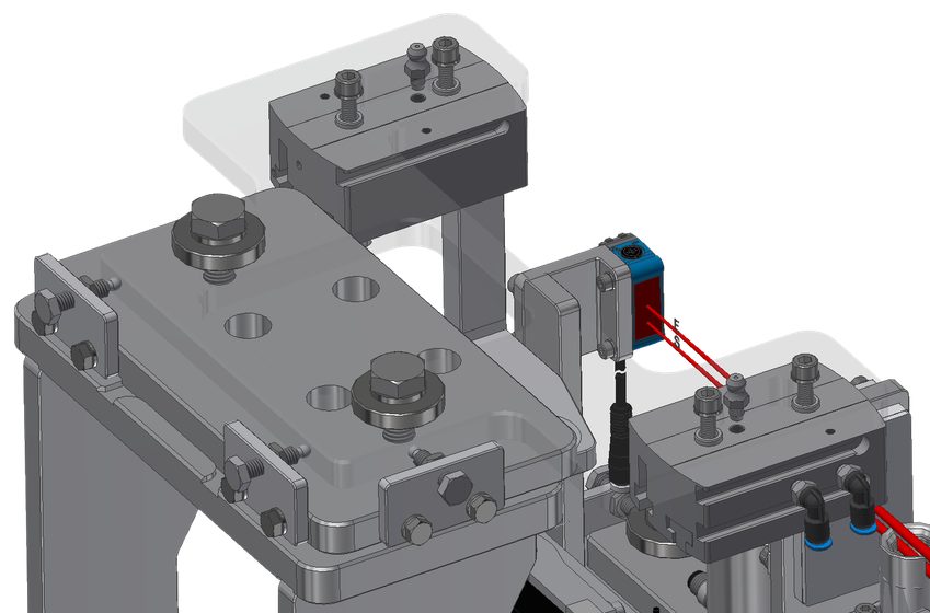 Przykład 1: model CAD modułu maszyny dosuniętego do zderzaków śrubowych, z czujnikiem kontrolującym położenie.
